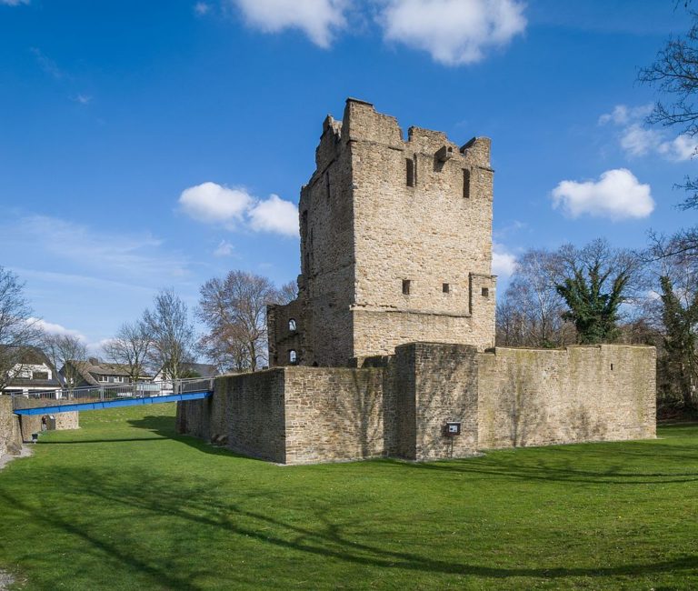 Burg Altendorf 2014 1 768x650